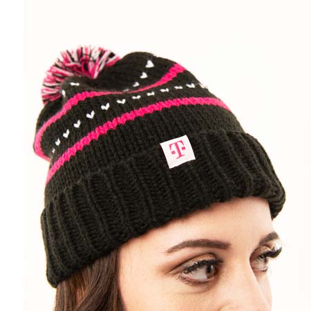 CHUNKY KNIT BLACK POM BEANIE